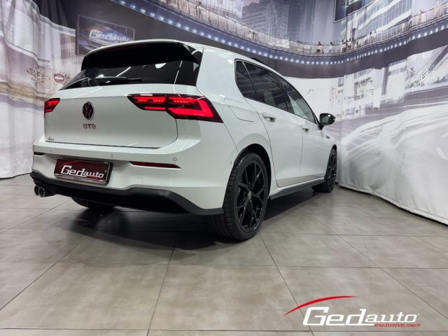 VOLKSWAGEN Golf usata, con Autoradio