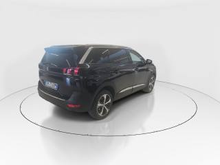 PEUGEOT 5008 usata, con Airbag