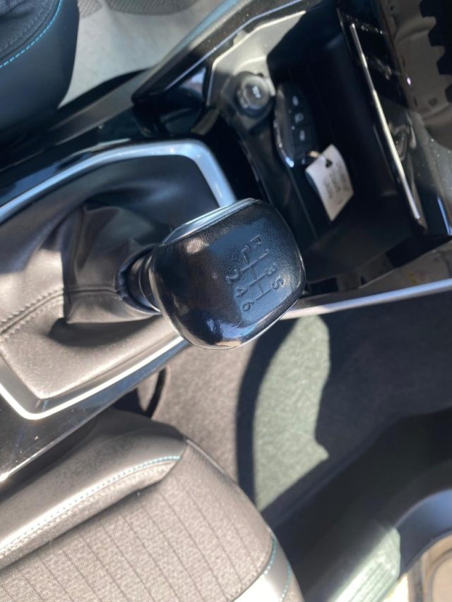 PEUGEOT 2008 usata, con USB