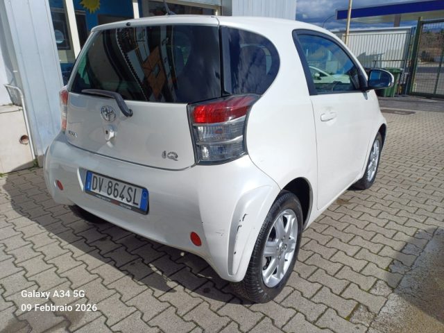 TOYOTA iQ usata, con Autoradio