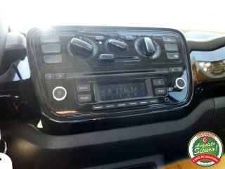 VOLKSWAGEN up! usata, con MP3