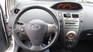TOYOTA Yaris usata, con USB