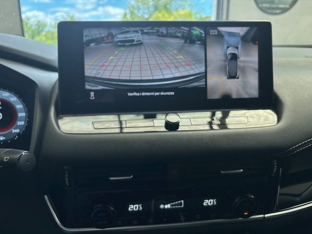 NISSAN Qashqai usata, con Fari LED