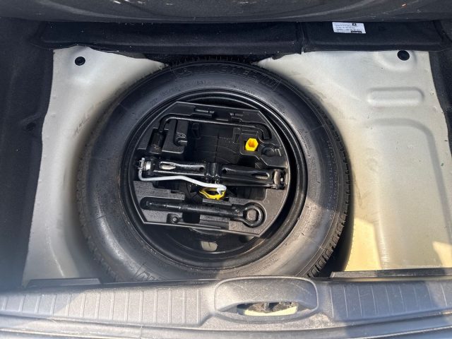 PEUGEOT 208 usata, con Sedile posteriore sdoppiato