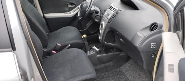 TOYOTA Yaris usata, con Autoradio