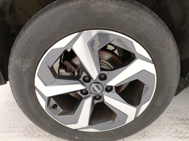 NISSAN Qashqai usata, con Fari LED