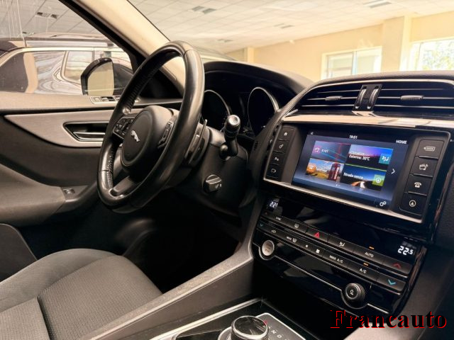 JAGUAR F-Pace usata, con Boardcomputer