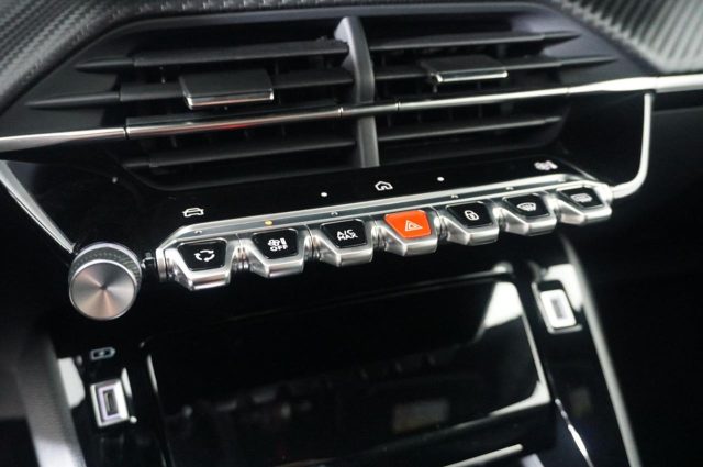 PEUGEOT 2008 usata, con Touch screen