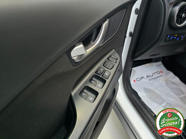 HYUNDAI Kona usata, con USB