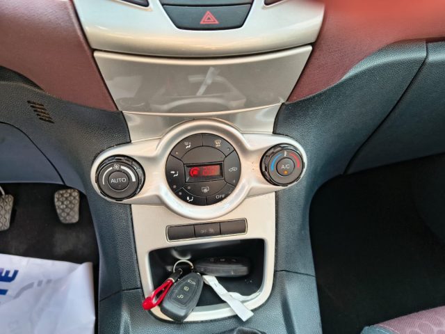 FORD Fiesta usata, con Autoradio