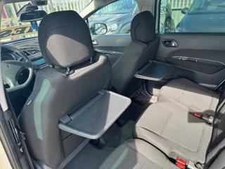 PEUGEOT 5008 usata, con Volante in pelle