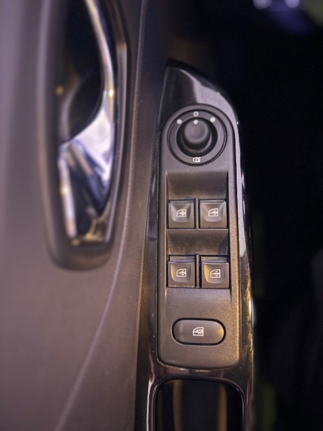 RENAULT Captur usata 17