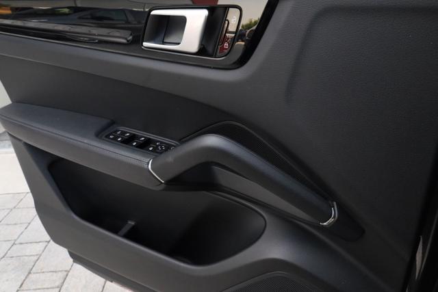 PORSCHE Cayenne usata, con Leve al volante