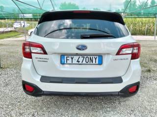 SUBARU OUTBACK usata, con Autoradio