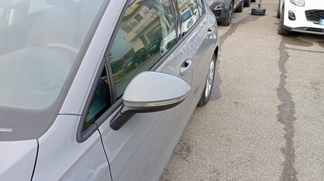 VOLKSWAGEN Golf usata, con Touch screen