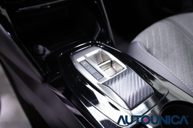 PEUGEOT 2008 usata, con Volante multifunzione