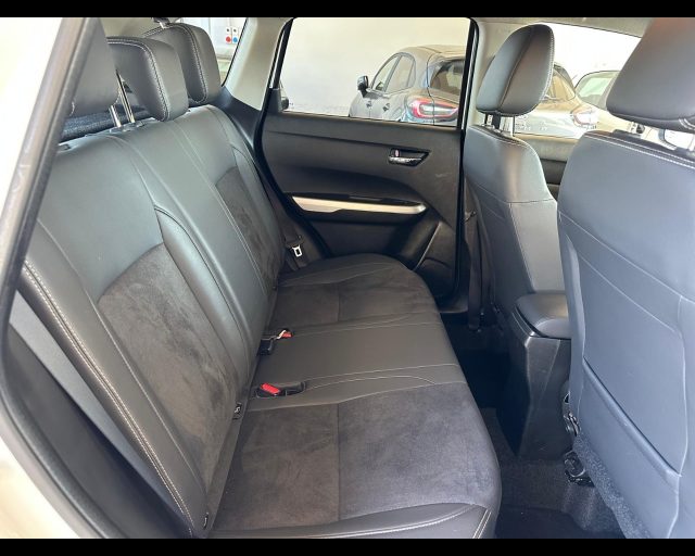 SUZUKI Vitara usata, con Fari LED