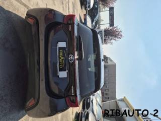 TOYOTA Yaris usata, con Fari LED