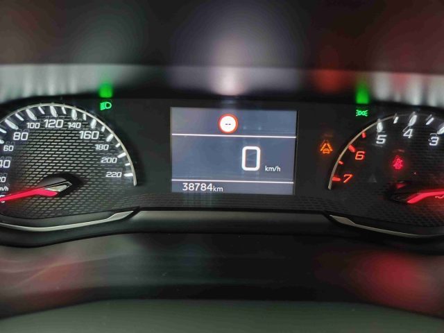 PEUGEOT 208 usata, con Sedile posteriore sdoppiato