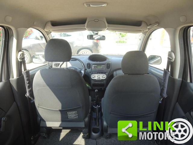 TOYOTA Yaris usata 27