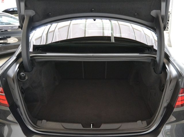 JAGUAR XE usata, con Fari Xenon