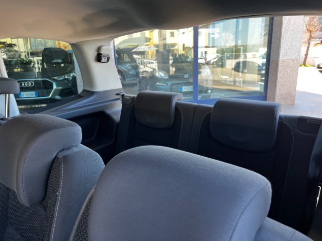 VOLKSWAGEN Touran usata, con Vetri oscurati