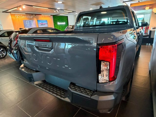 TOYOTA Hilux usata, con Autoradio