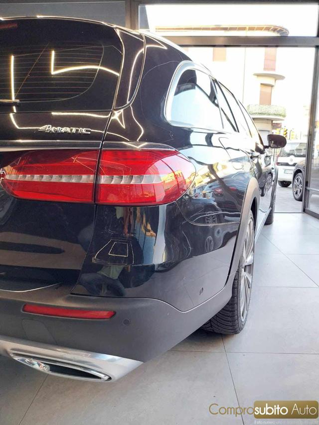 MERCEDES-BENZ E 220 usata, con Alzacristalli elettrici