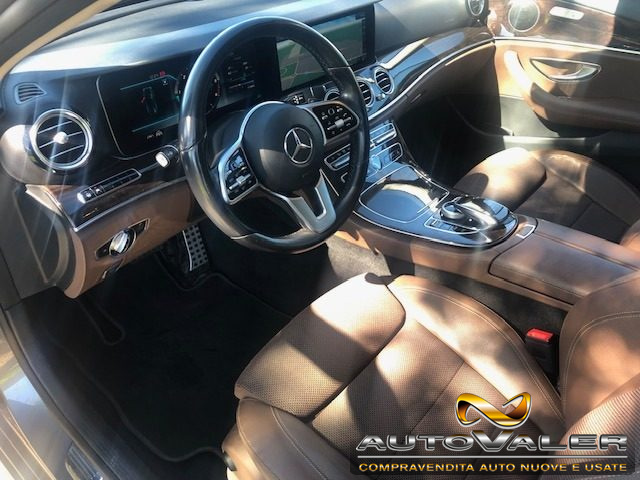 MERCEDES-BENZ E 200 usata, con Cerchi in lega