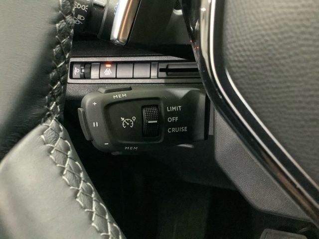 PEUGEOT 3008 usata, con Sensori di parcheggio posteriori