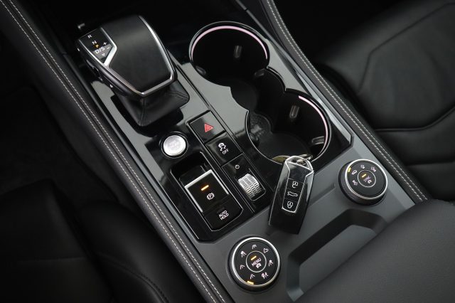 VOLKSWAGEN Touareg usata 12