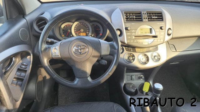 TOYOTA RAV 4 usata, con Specchietti laterali elettrici