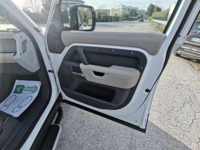 LAND ROVER Defender usata, con Park Distance Control