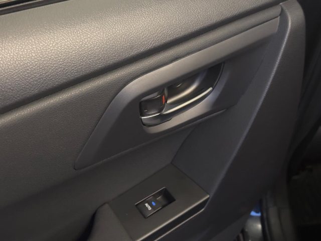 TOYOTA Auris usata, con Fari LED