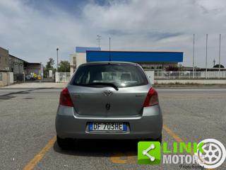 TOYOTA Yaris usata, con Autoradio