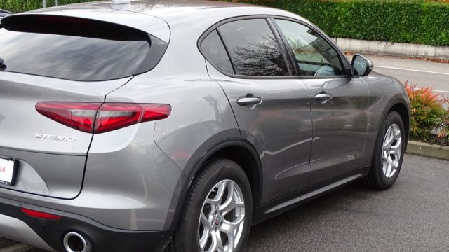 ALFA ROMEO Stelvio usata, con Sensore di luce