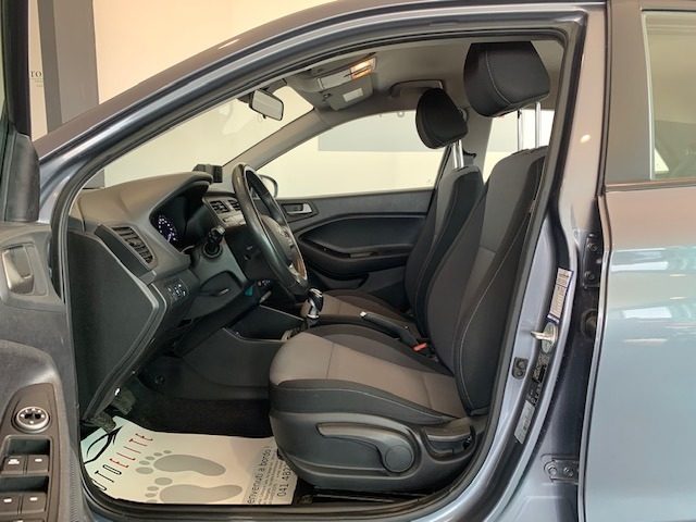 HYUNDAI i20 usata 12