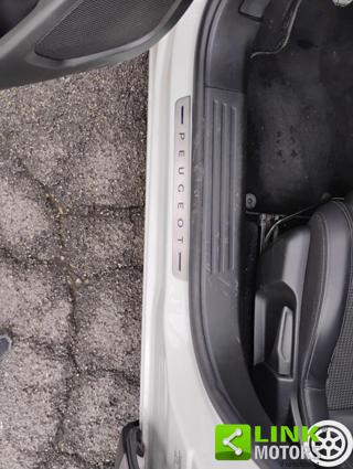 PEUGEOT 2008 usata, con Sistema di navigazione