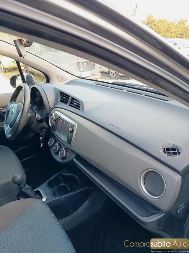 TOYOTA Yaris usata, con Specchietti laterali elettrici