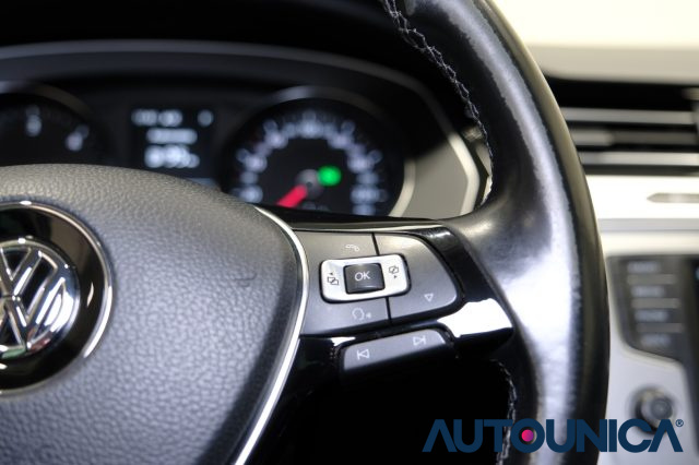 VOLKSWAGEN Passat Variant usata, con Fari LED