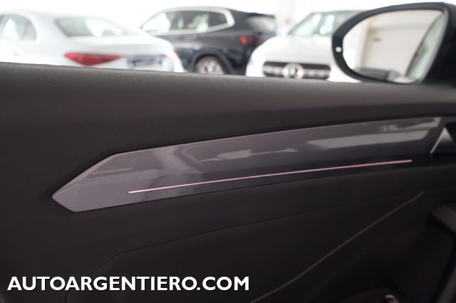 VOLKSWAGEN T-Roc usata, con Controllo automatico clima