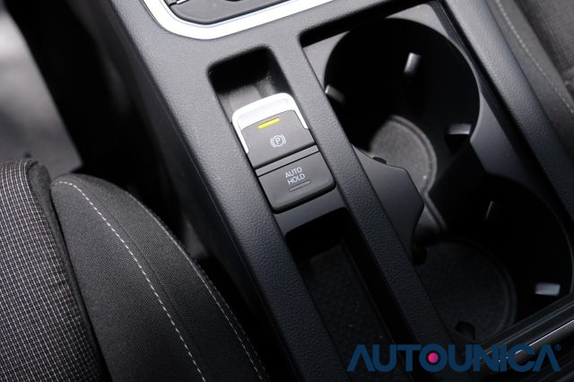 VOLKSWAGEN Passat Variant usata, con Airbag testa