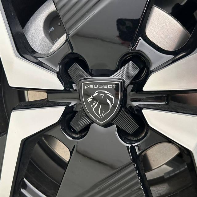 PEUGEOT 2008 usata, con Sensori di parcheggio posteriori