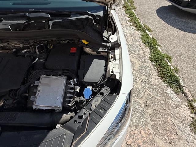 MERCEDES-BENZ GLA 200 usata, con Luci diurne LED