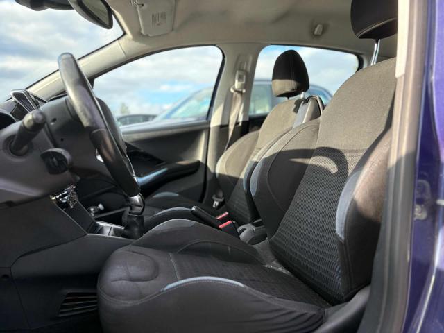 PEUGEOT 208 usata, con Autoradio