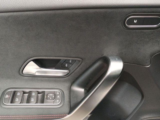 MERCEDES-BENZ A 180 usata, con Fendinebbia