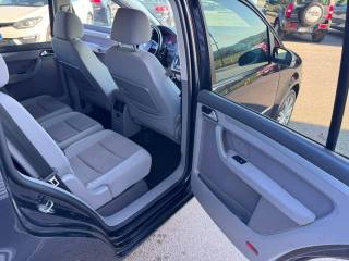 VOLKSWAGEN Touran usata, con Sedile posteriore sdoppiato