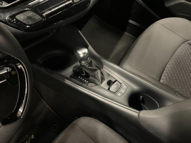 TOYOTA C-HR usata, con USB