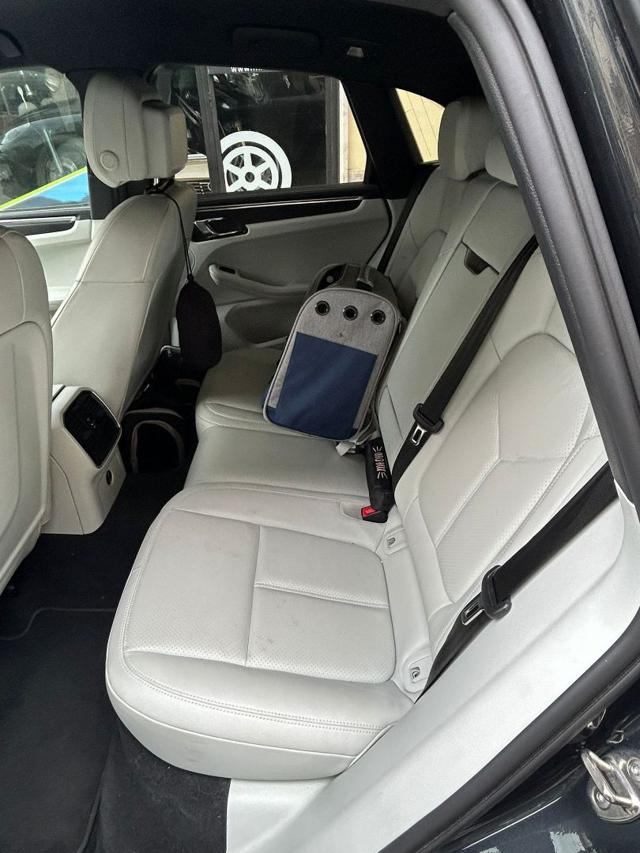 PORSCHE Macan usata, con USB