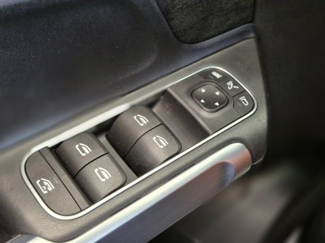 MERCEDES-BENZ GLB 200 usata, con Volante multifunzione